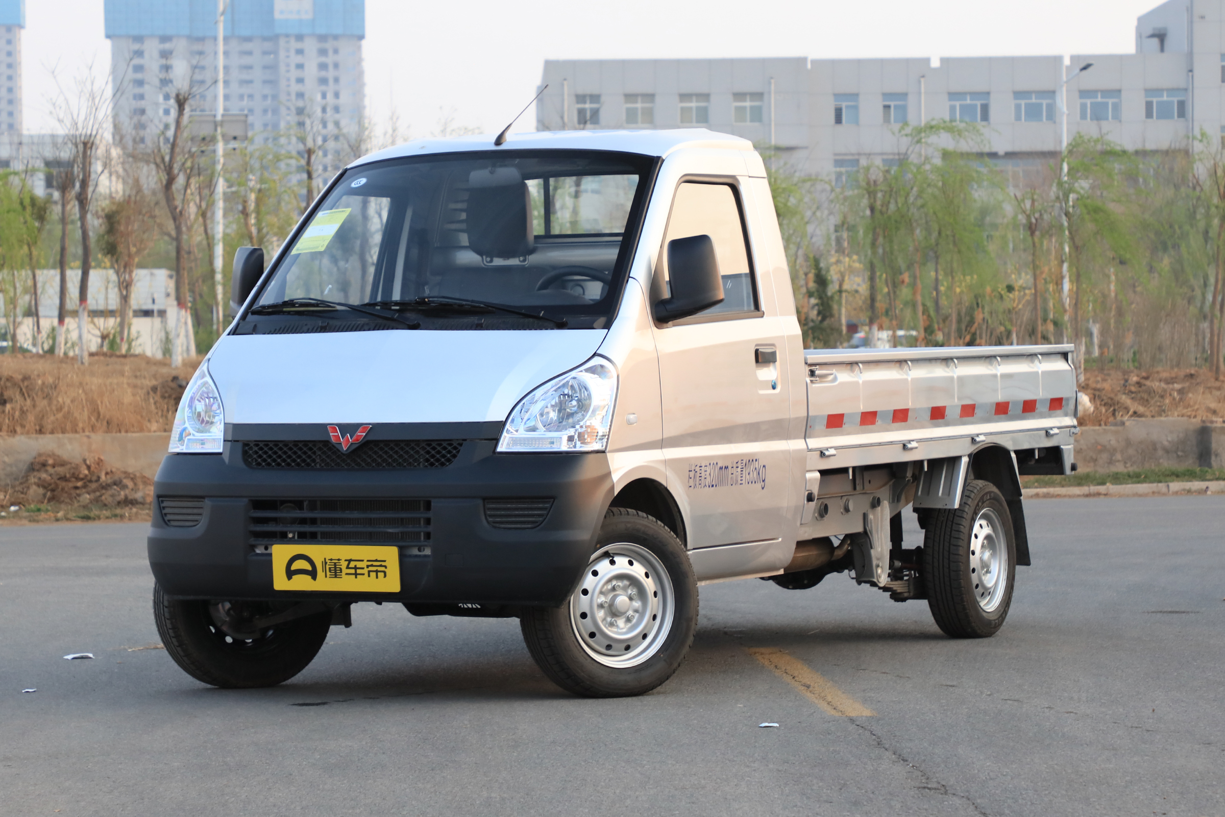 2017五菱荣光小卡还值多少钱,现在的五菱荣光小卡多少钱