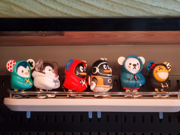 推荐一款简单精致的电脑桌 (实木电脑桌效果图大全2015款)