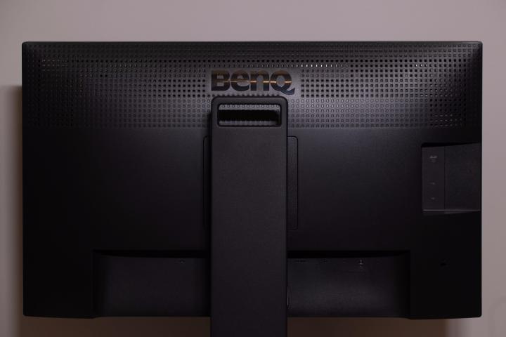 推荐一款简单精致的电脑桌 (实木电脑桌效果图大全2015款)