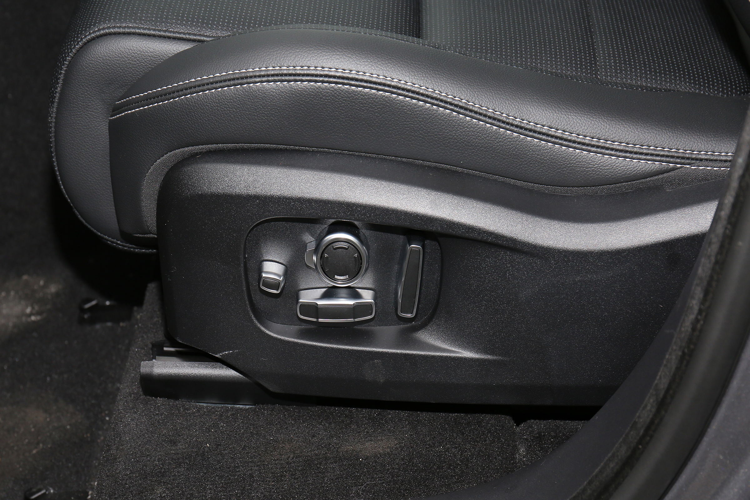 2020款捷豹f-pace现在优惠多少钱,新款捷豹suvf-pace最顶配价格