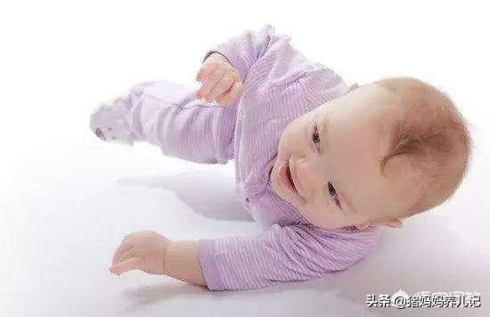 宝宝7个月不翻身,7个月宝宝不会翻身也不会爬