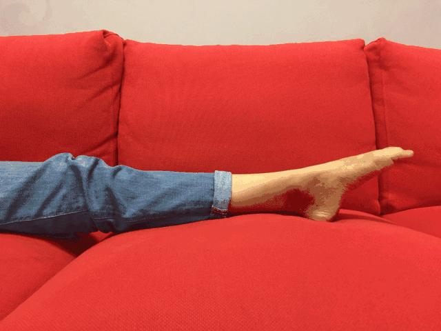 走路膝盖像扭了筋一样疼怎么回事,膝盖髌骨上方一按就痛走路痛