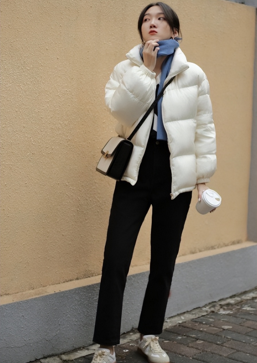 小个子必看的羽绒服穿搭技巧,小个子如何选羽绒服长度显高