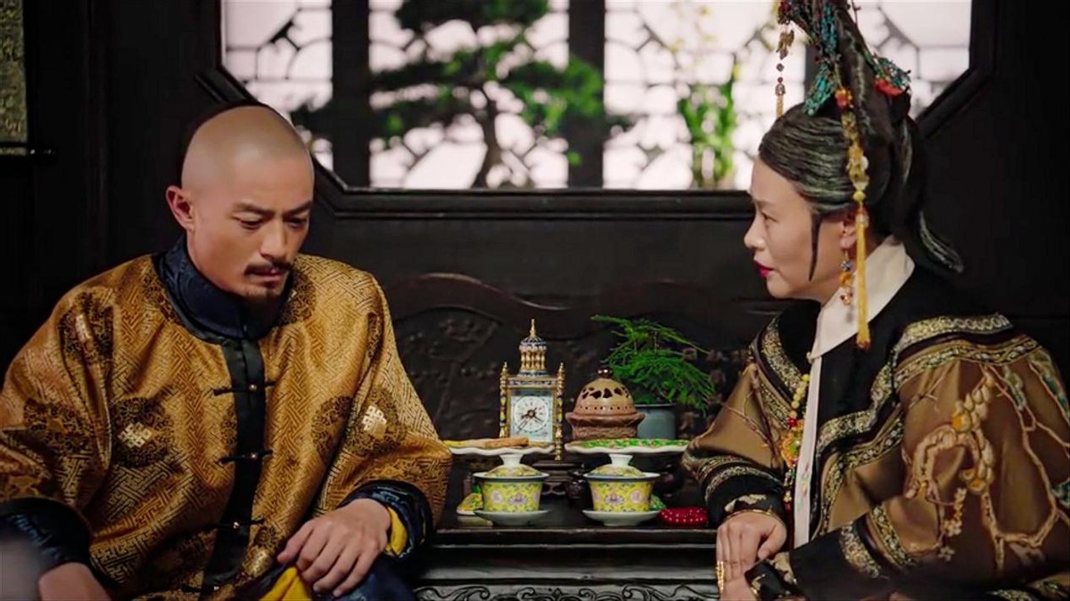 如懿传如懿断发后把画像烧了,如懿剪掉画像