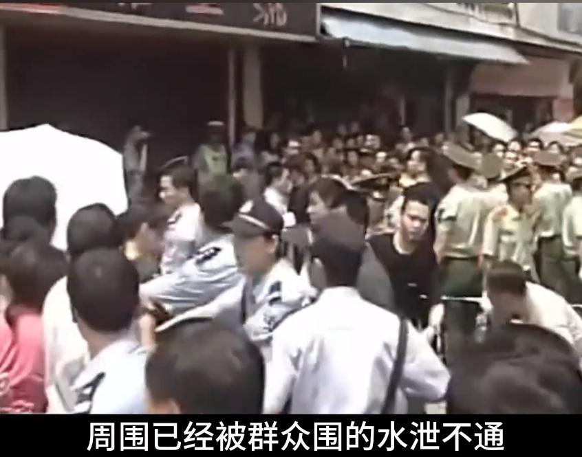 22岁女大学生被残忍杀害，脖子上拴了狗链子，头还被泡在脸盆中