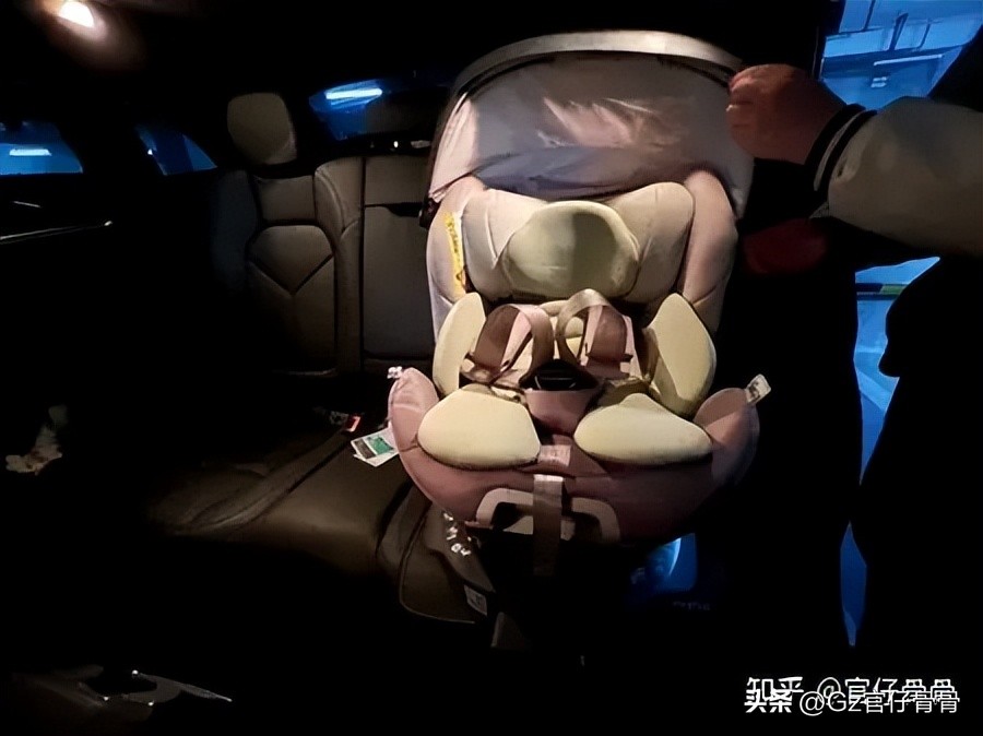 刚出生的小孩能坐汽车安全座椅吗,一出生就可以坐安全座椅吗