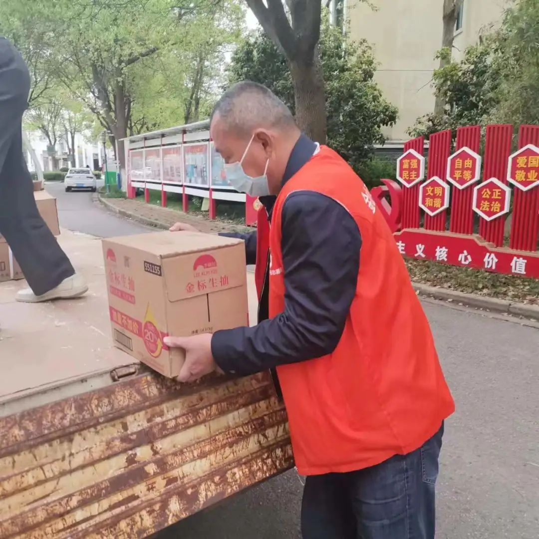 金山的他既是水稻种植户，又是一线抗“疫”志愿者