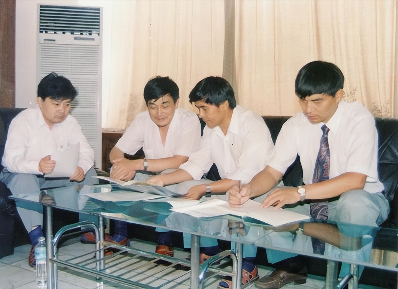 第一上海集团董事长是谁,上海首富黄峥