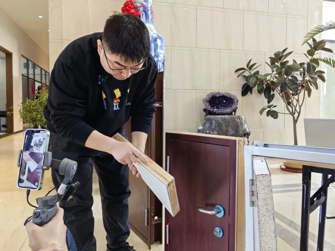 315教你如何识别真假消防产品 (315蓝朋友教你辨别消防产品)