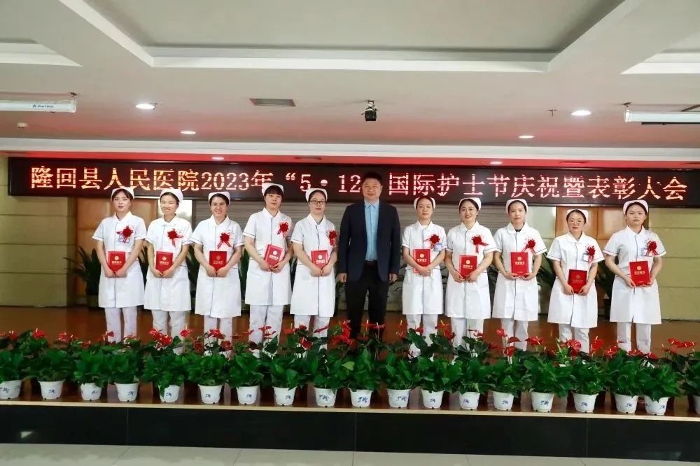 发展护士队伍改善护理服务的感悟,发展护士队伍改善护理服务1500字