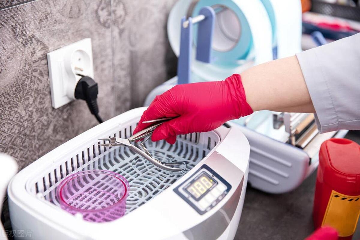 肚子着凉会引发的腹泻吗？医生：有4个方法可应对，要注意