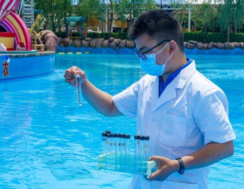 男子携妻小去水上乐园后感染“难言之隐”？夏天还能安全玩水吗？