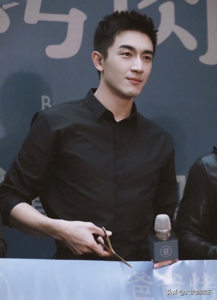 穿“黑衬衫”好看的男明星，只服这7位，个个长身玉立，贵气逼人