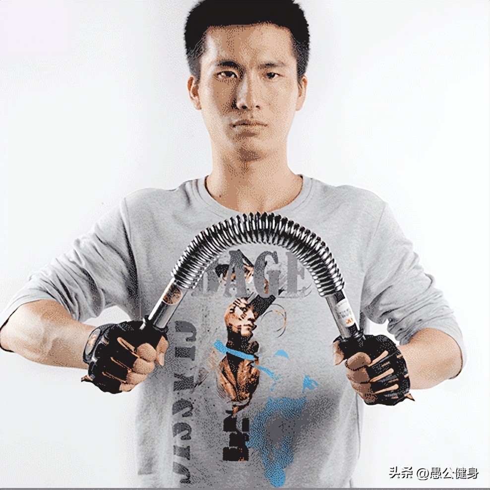 用臂力器练肱二头肌,用臂力器锻炼胸肌有效果吗