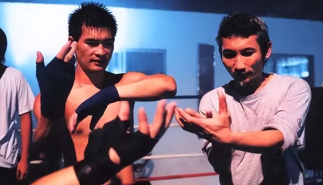 伍佰神级演唱会大合集,伍佰为什么被称为摇滚皇帝