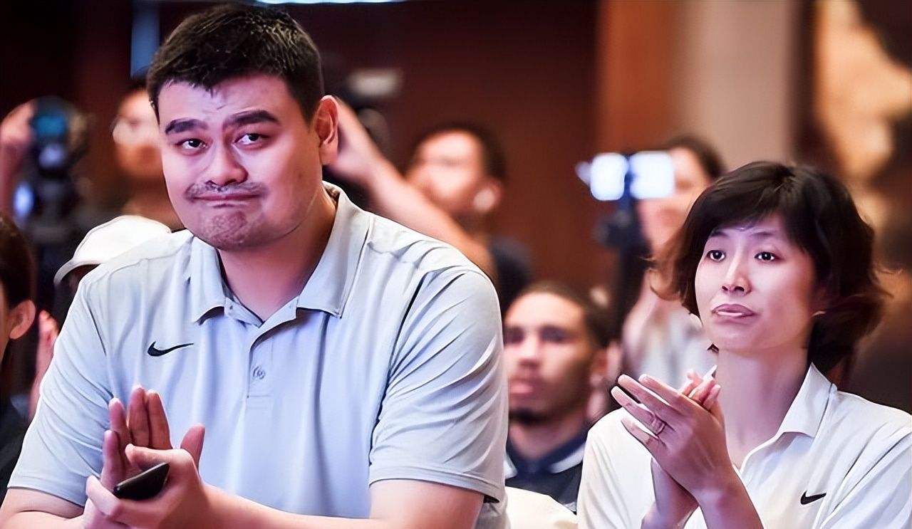 叶莉姚明一家三口照片大全,姚明叶莉个人简介