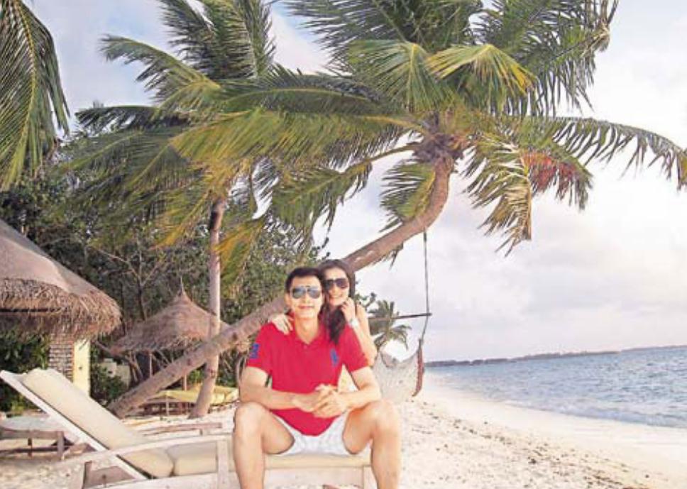 易建联妻子荆灵简历,易建联和荆灵结婚的视频