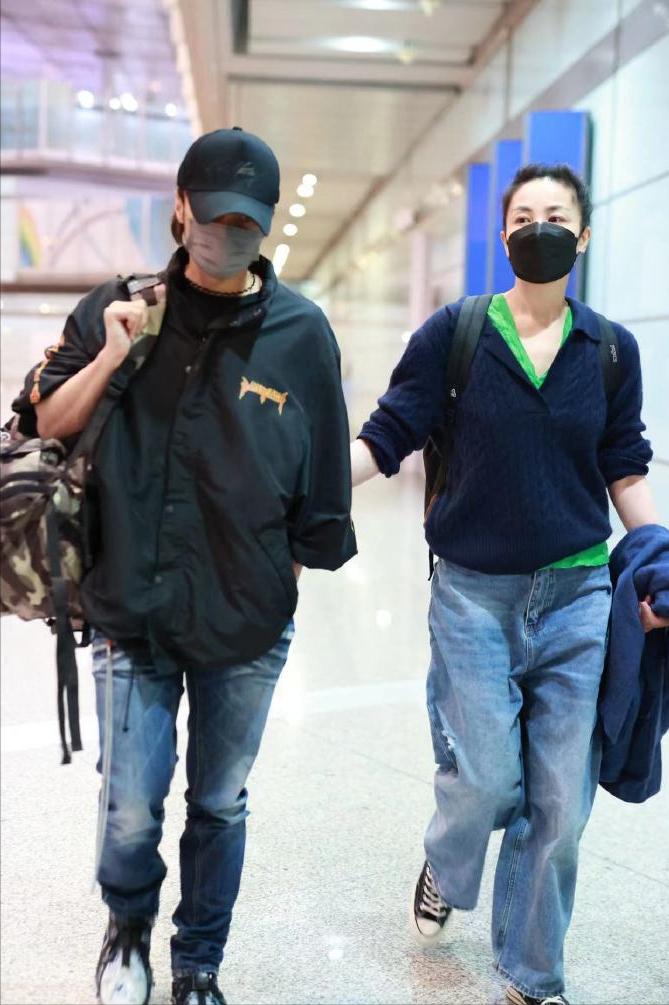 谢霆锋王菲最后一次同框,王菲谢霆锋晒一家四口合影