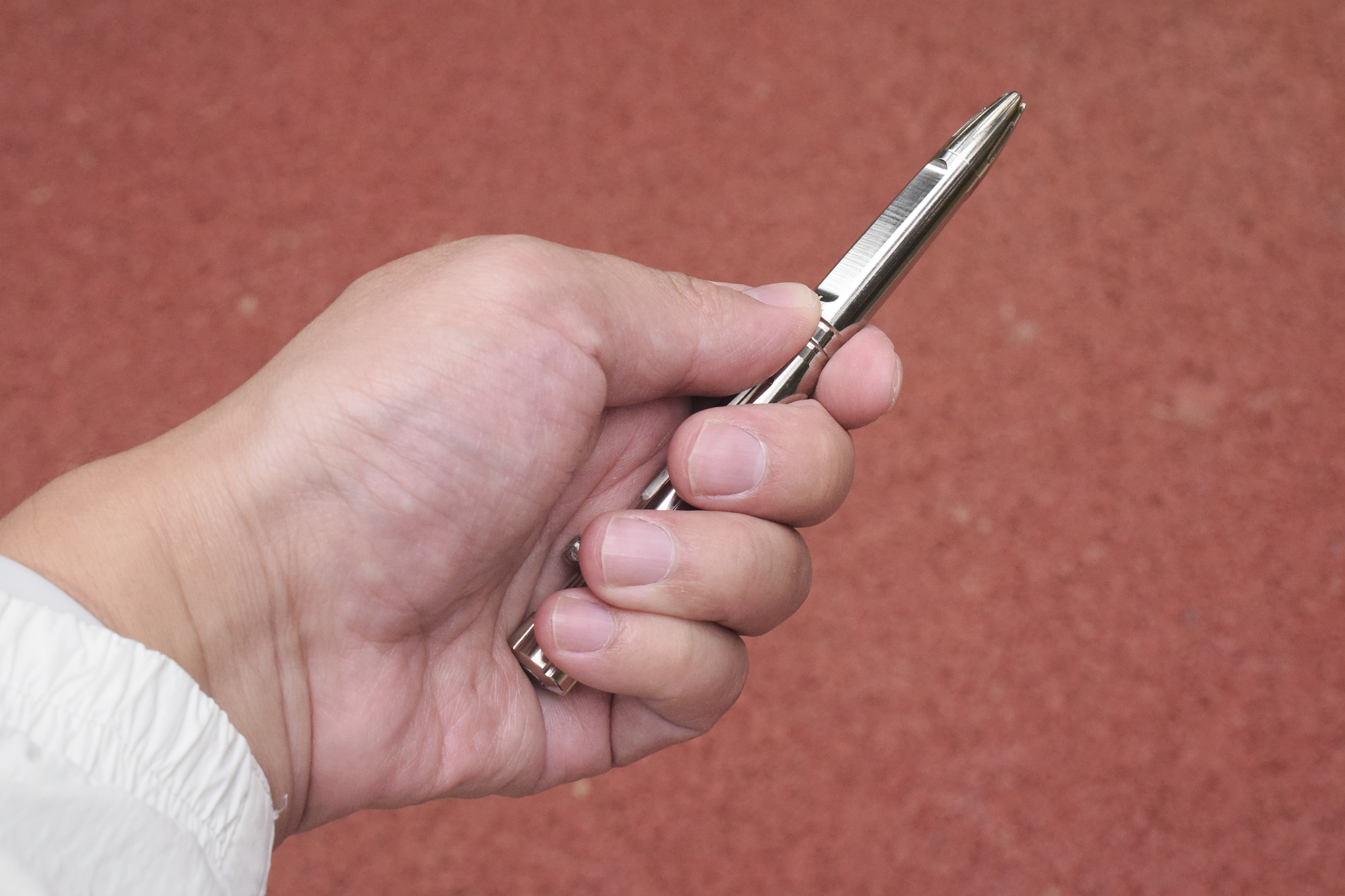 一笔多能，危急时刻展身手！弘安保罗“钛锐”战术笔体验