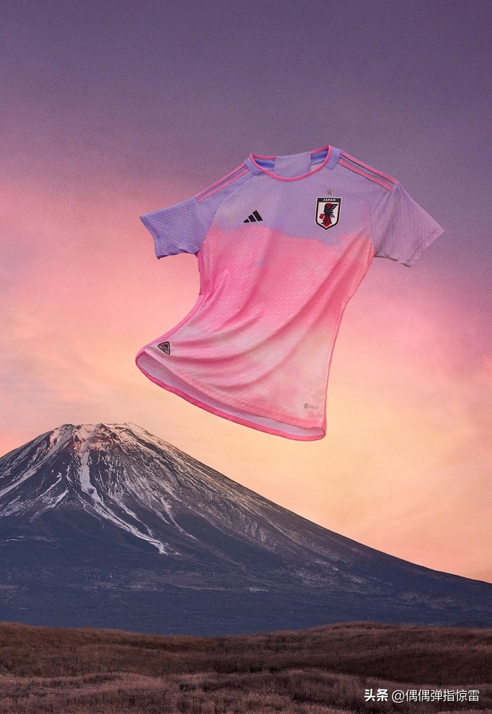 阿迪达斯女足新款,阿迪达斯2023女足训练球