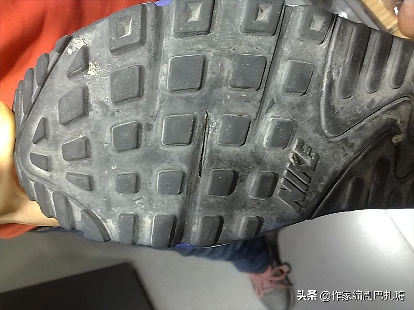 一双鸿星尔克鞋300多,鸿星尔克男款鞋