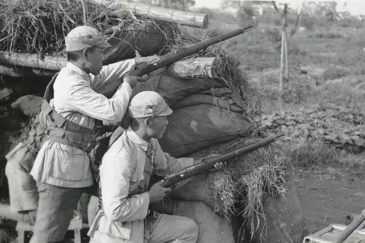 沈阳一学生给烈士陵园扫墓，十几年后才知道，原来他父亲葬在那里