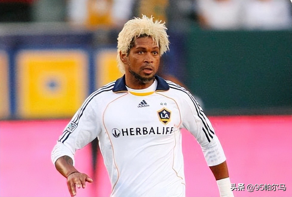 俱乐部打短工，欧洲杯当罪人，遭遇两次禁赛何妨，玩发型才是王道