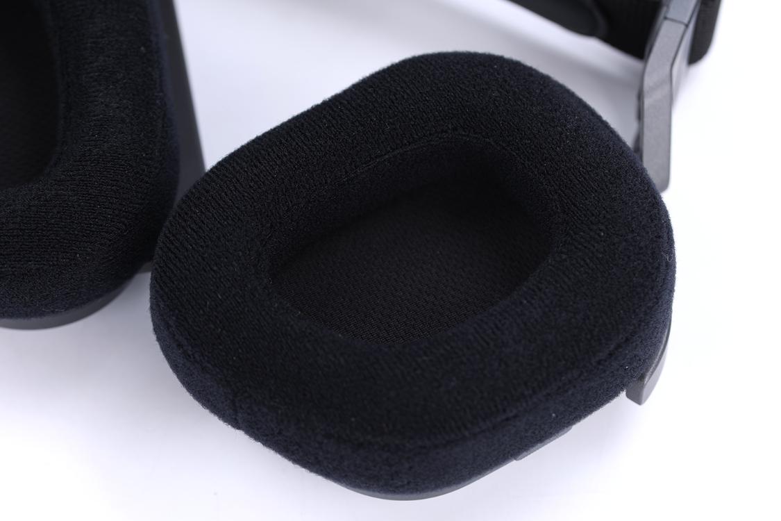 电竞游戏耳机可调节,海盗船耳机hs80max闷耳朵吗