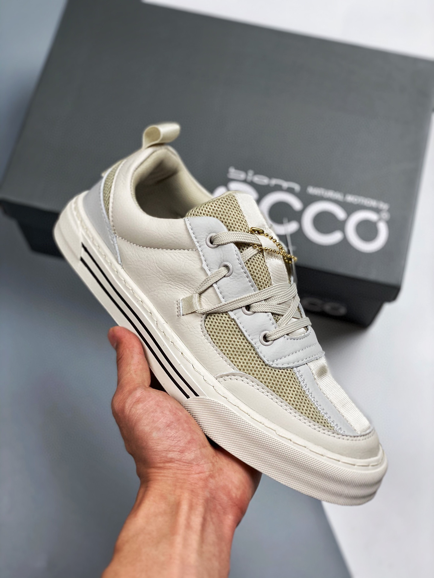 白色阔腿牛仔长裤搭配板鞋秋冬,阔腿牛仔裤搭配板鞋学生党