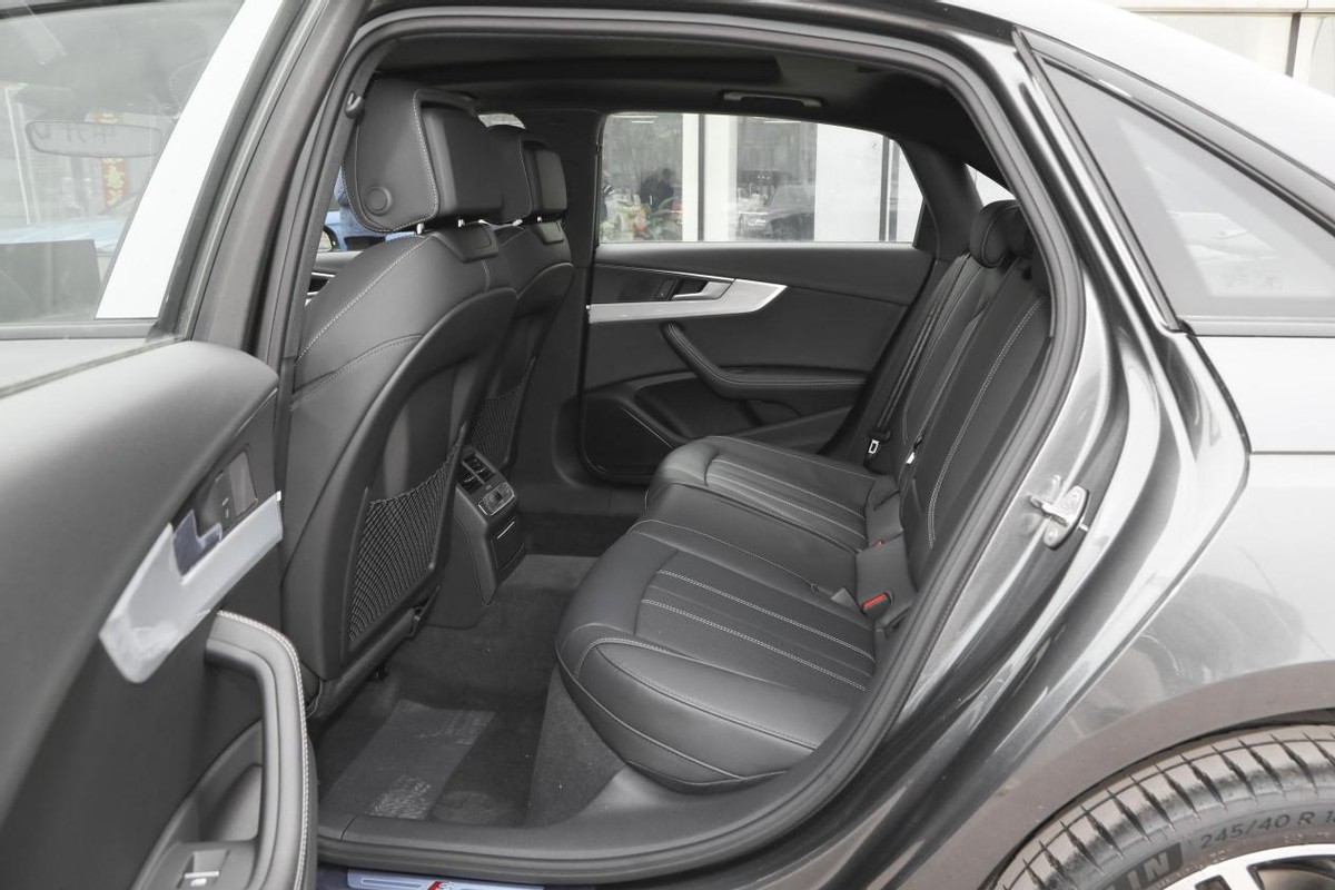 第九代2019款奥迪a4l,轴距近2.7米