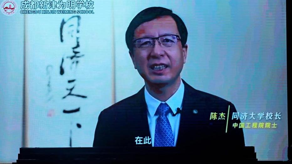 铁打的新津为明，裸分的清华北大，温情的教育情怀