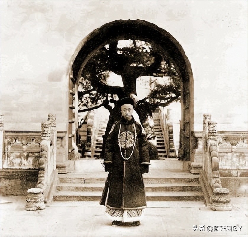 末代皇帝溥仪的一生完整版,爱新觉罗溥仪皇帝悲惨的一生