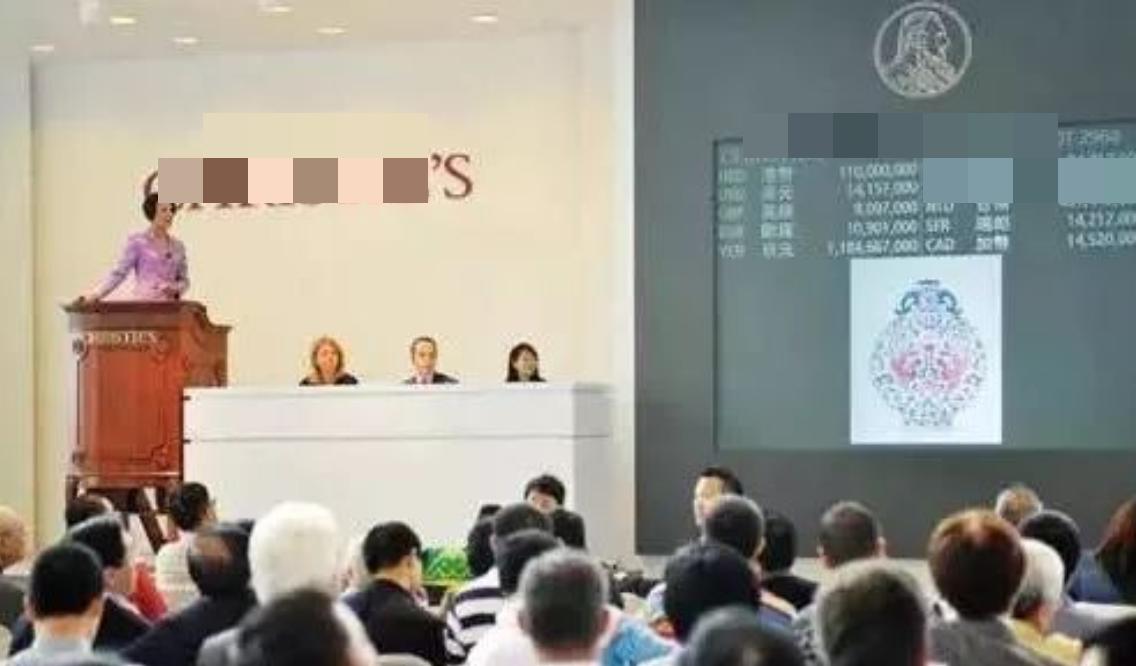 男子花10万块买下12幅画,男子花12000买的一幅画