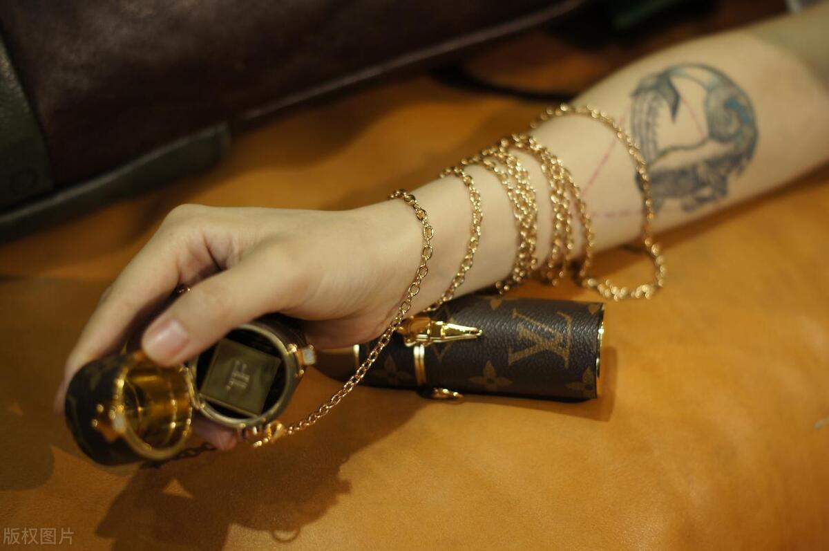 手表表盘怎么清洗更亮,怎么样清洗手表的表链和表盘