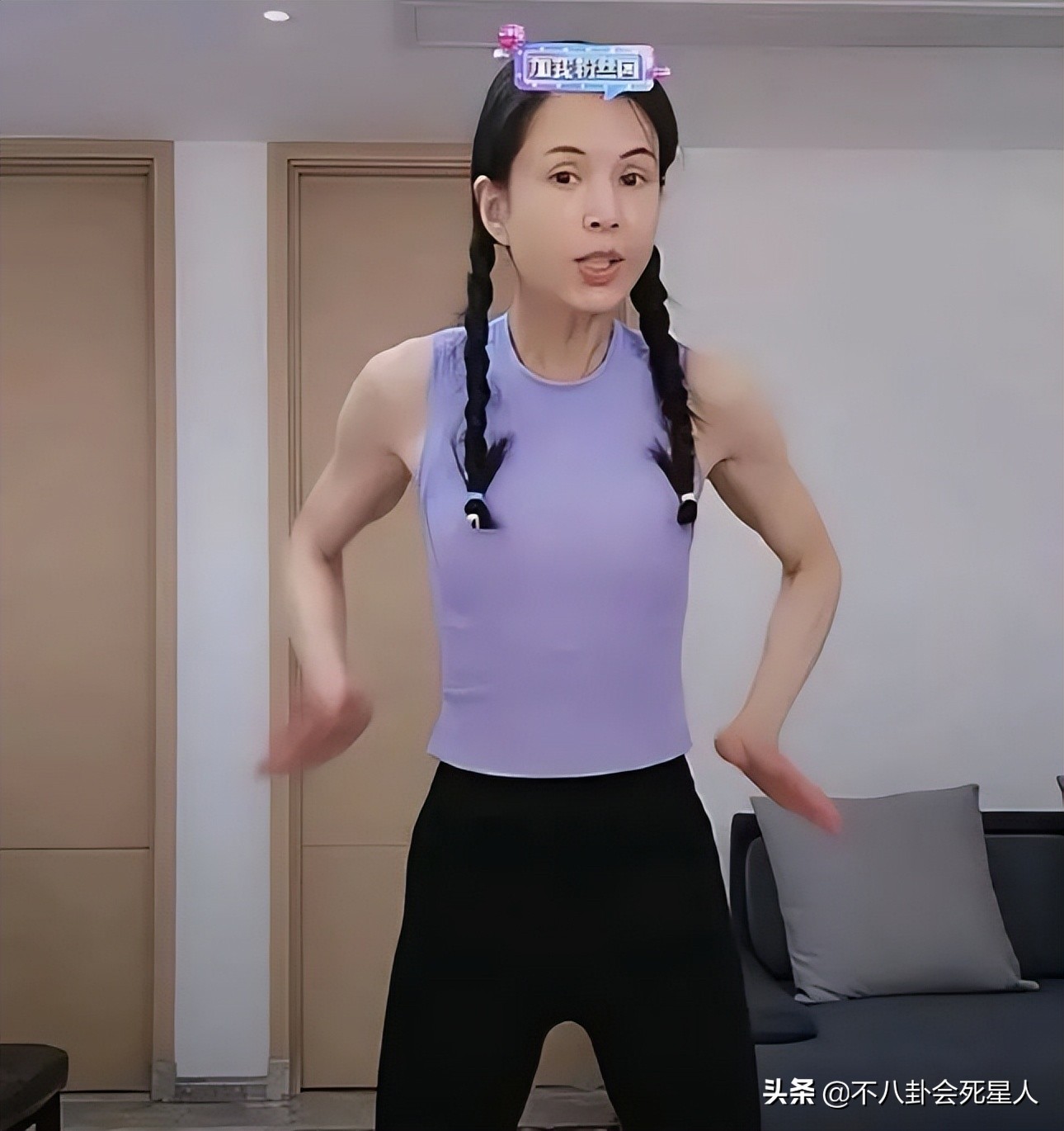 51岁钟丽缇玩冲浪晒好身材,钟丽缇出席活动力压柳岩