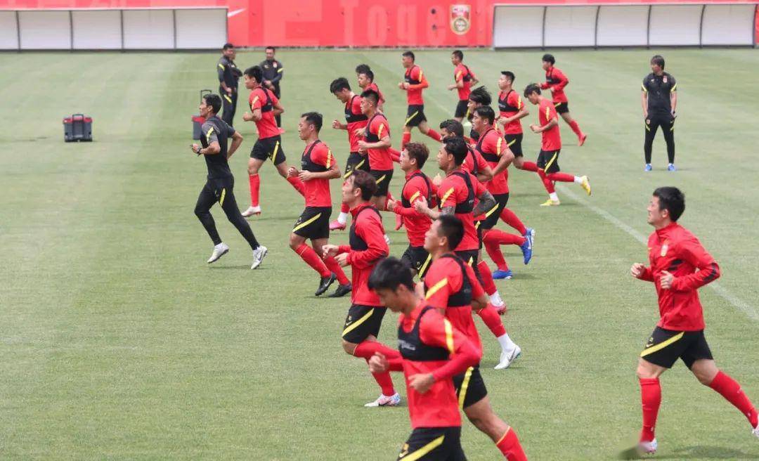 喝水哥被吐槽,喝水哥火遍全球