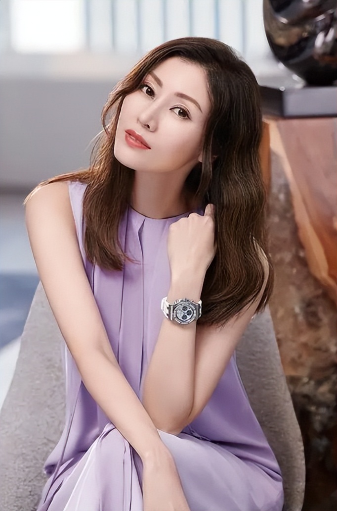 李嘉欣是如何嫁入豪门的 (李嘉欣有多不择手段嫁豪门)