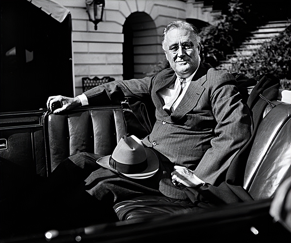 1946年日军战俘痛哭,二战日本60万俘虏回国