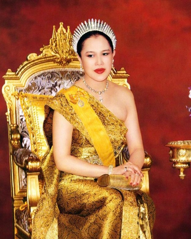 泰国诗丽吉王妃皇冠图片,泰国王冠高清图
