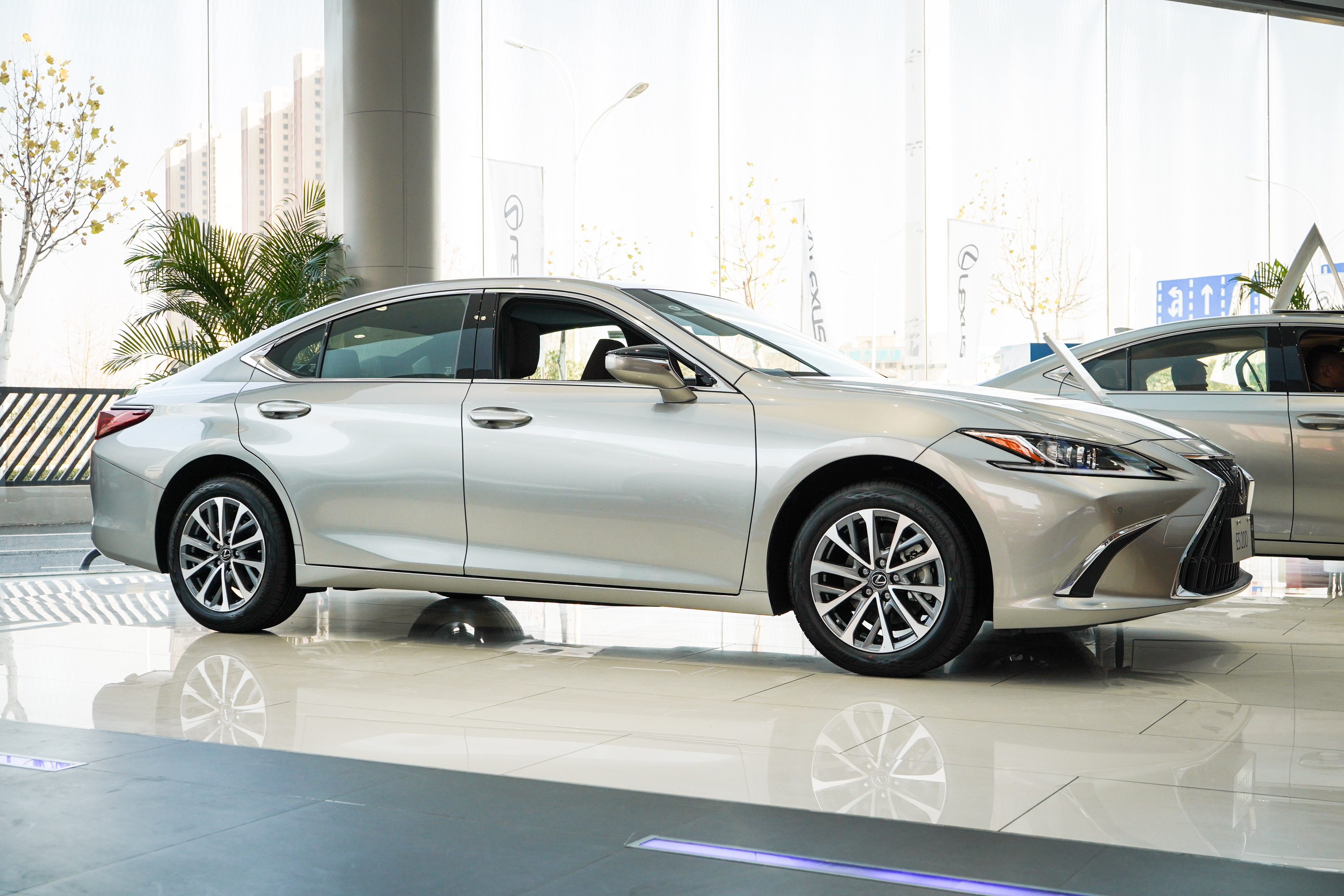 凯美瑞报价优惠,凯美瑞买2.0豪华版落地价