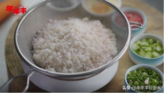 怎样做成粒粒分明的黄金炒饭,老干妈炒饭黄金炒饭