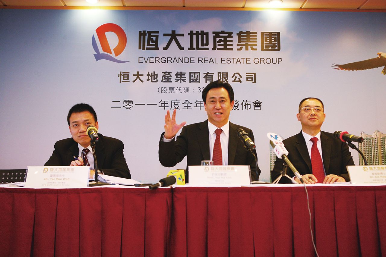 许家印又亏8000亿丝毫不慌,负债两万亿的许家印还能翻身吗