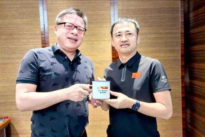 耐克阿迪旗舰店现状,耐克阿迪达斯销量暴涨