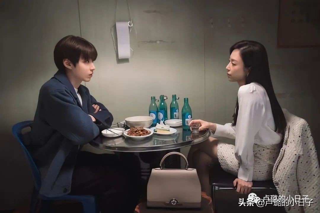 被渣男逼到流产差点自杀，从剧中穿搭就能看出女主复仇的野心