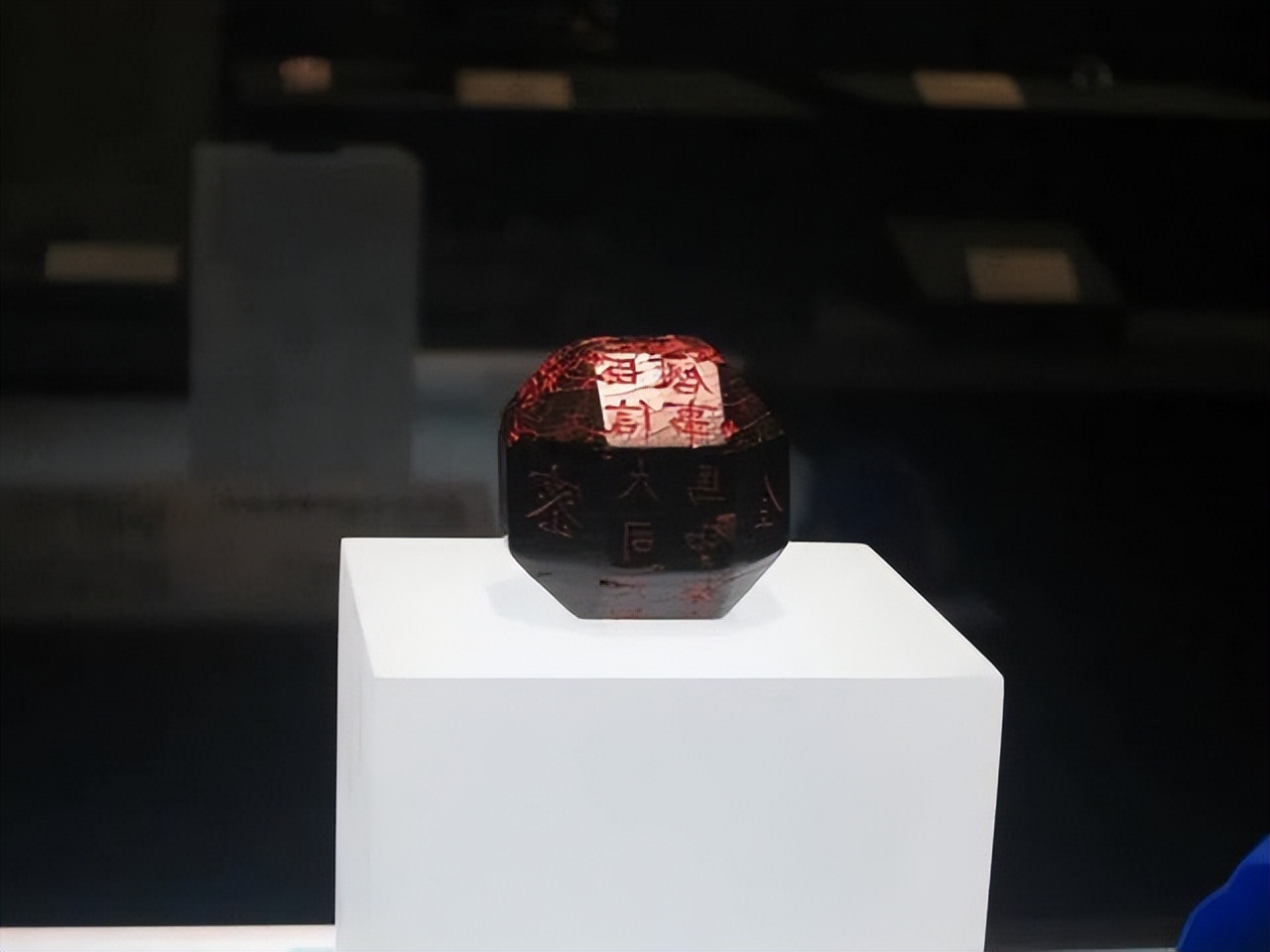 山上捡到奇怪石头鉴定,13岁少年捡到石头上交国家完整版