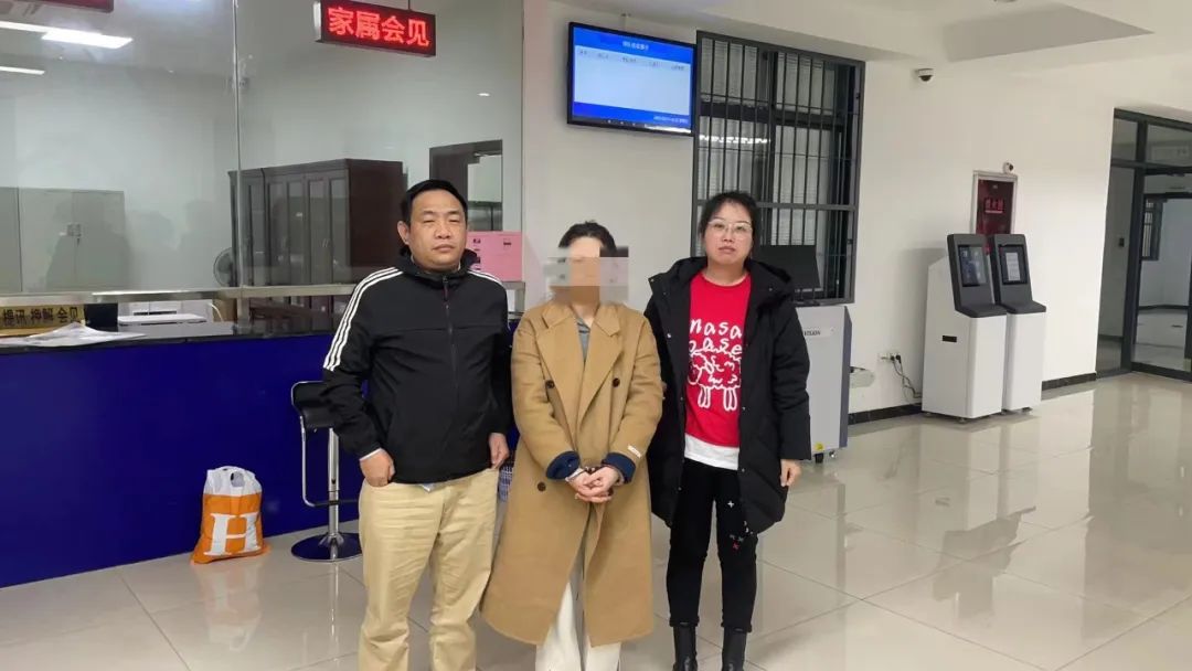 警惕赠送游戏皮肤诈骗,未成年人被别人欺骗送游戏装备