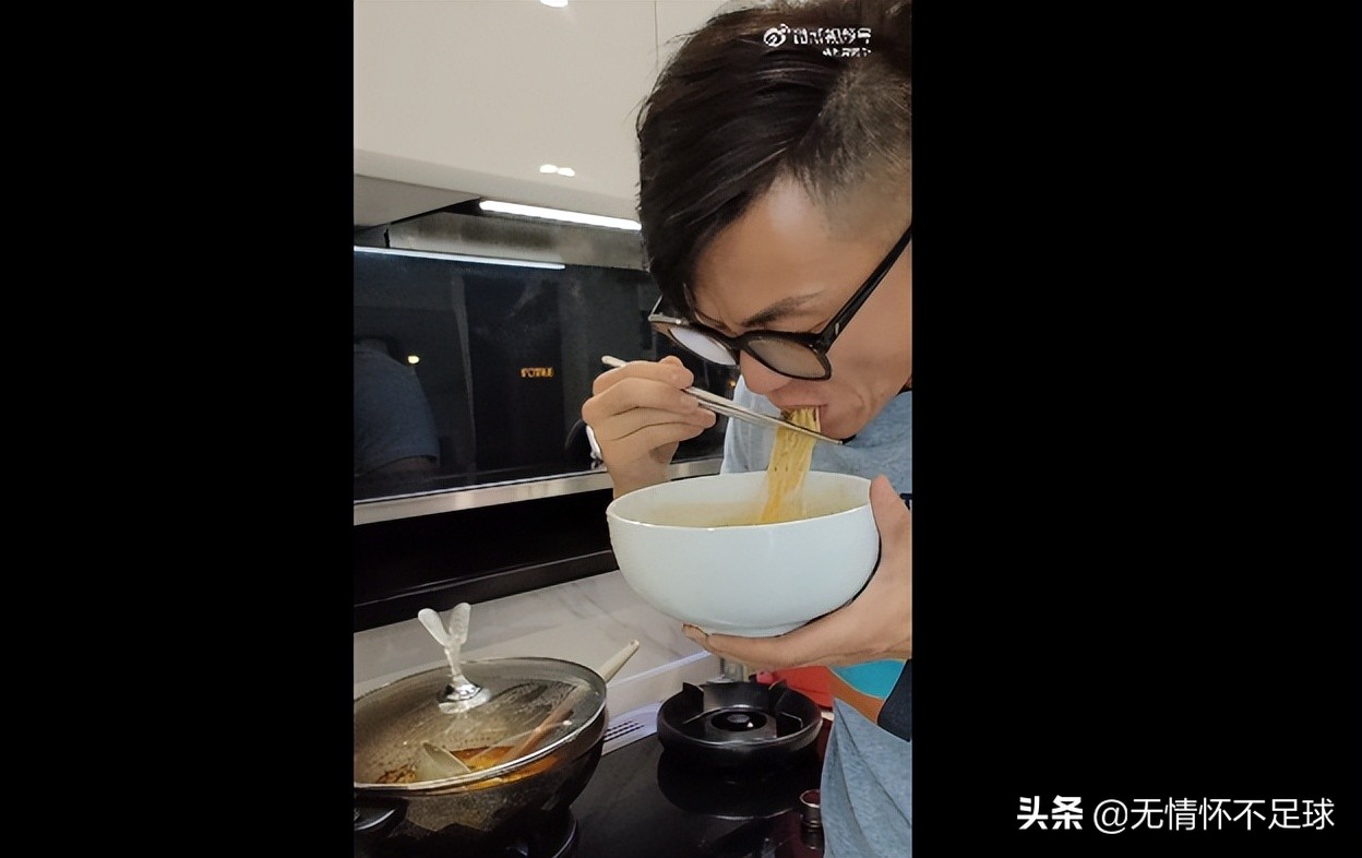 一碗老坛酸菜面要几元,老坛酸菜拌面多少钱一碗