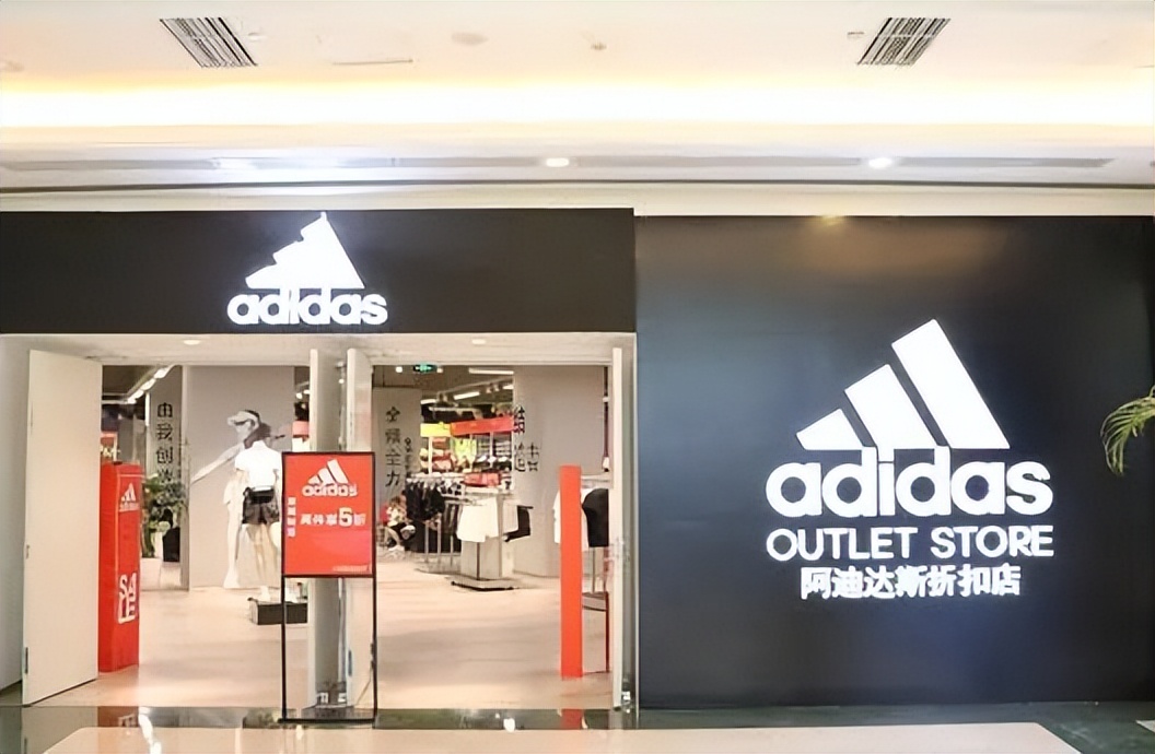 阿迪耐克格局变了，以前“人脚一双”，中国年轻人不再买账？