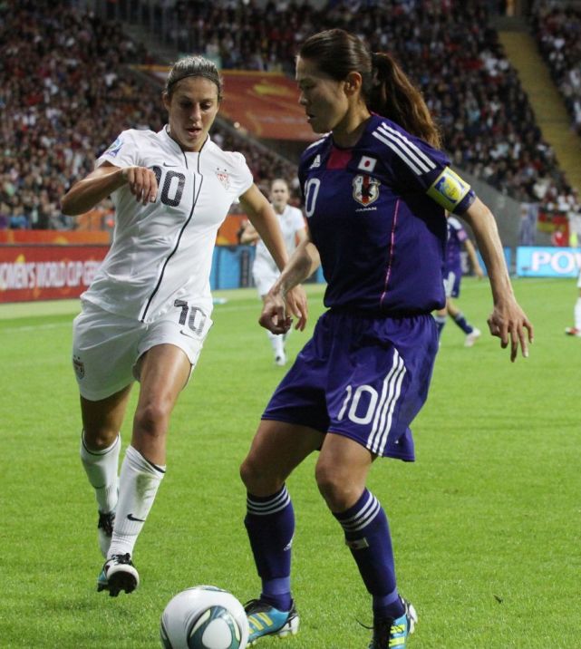 孙雯世界足球小姐领奖视频,孙雯世界足球小姐地位