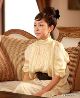 朴俊琴年轻时的照片,朴俊琴演出衣服品牌